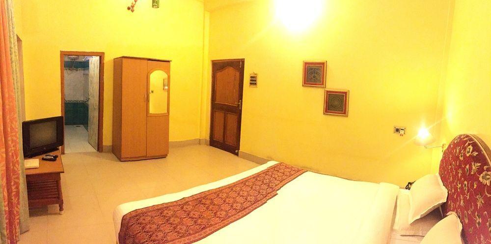 Treebo Trend Gupta Inn Varanasi Exterior photo