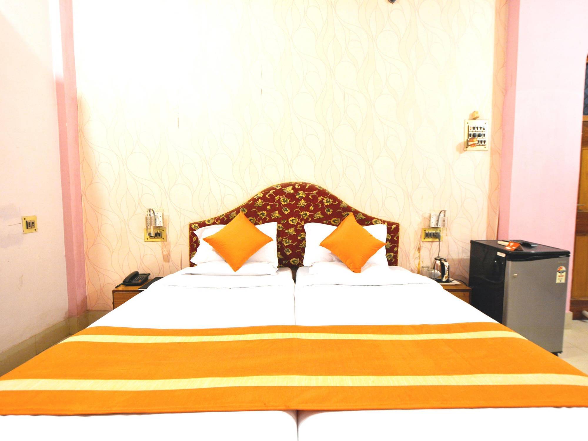 Treebo Trend Gupta Inn Varanasi Exterior photo