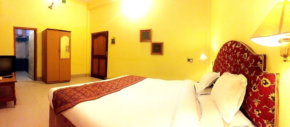 Treebo Trend Gupta Inn Varanasi Exterior photo