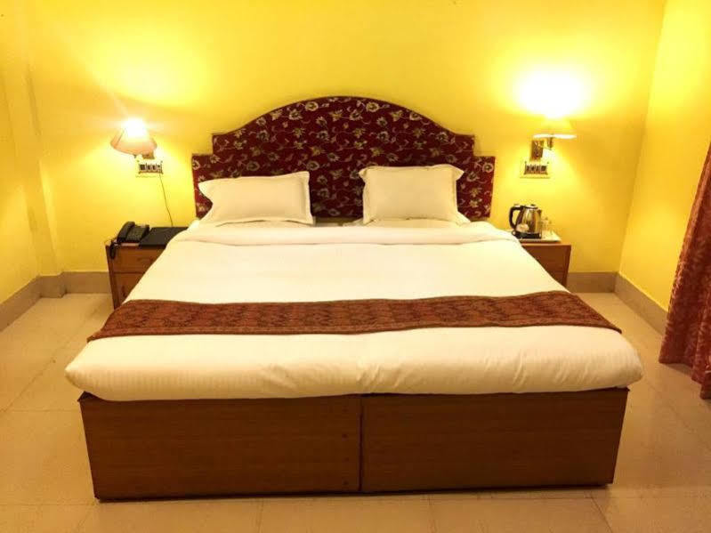 Treebo Trend Gupta Inn Varanasi Exterior photo
