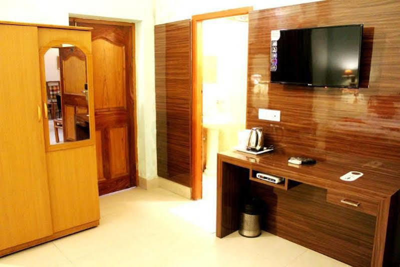 Treebo Trend Gupta Inn Varanasi Exterior photo